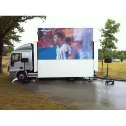 PANTALLA LED EN REMOLQUE