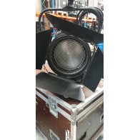 FRESNEL 2KW STRAND CASTOR