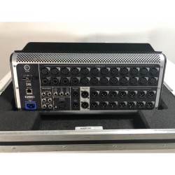 CONSOLA DIGITAL QSC TOUCH MIX-30 PRO DE 16 CANALES 
