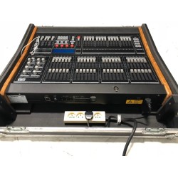Console Light Commander 24/48 de MA LightingEn flight case "Comme neuve"