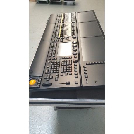 FULL SIZE  MA 2 CONSOLE MA LIGHTING 