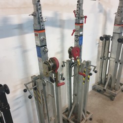 TE064 - ELEVADOR DE CARGA PORTÁTIL Hmax: 5,3 m / 10 0 kg VMB -
