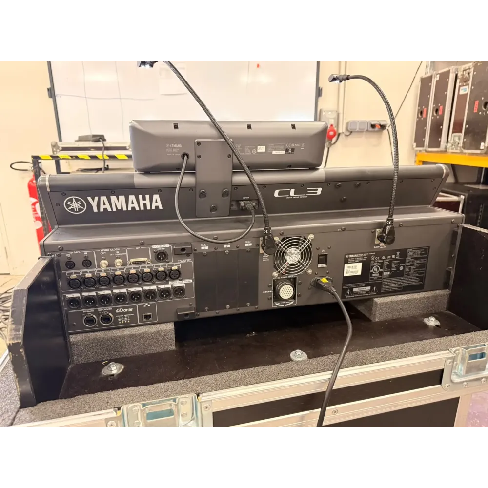 CL3 SIN RIO  CONSOLA YAMAHA
